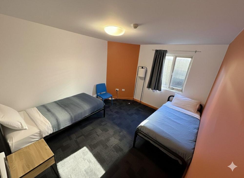 Big Backpackers Hostel Room Type - Twin Ensuite Room