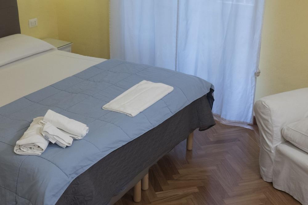 La Breccia a Porta Pia Room Type - Superior Double Room La Breccia a Porta Pia Room Type - Superior Double Room