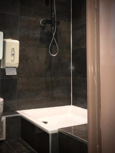 Plug inn Montmartre by Hiphophostels Room Type - Bed in 4-Bed Mixed Dormitory Room