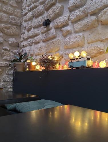 Plug inn Montmartre by Hiphophostels - Tap to explore photos