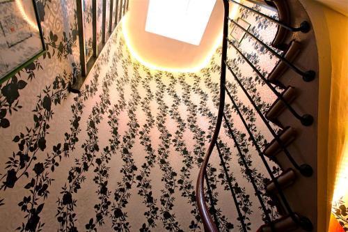 Plug inn Montmartre by Hiphophostels - Tap to explore photos