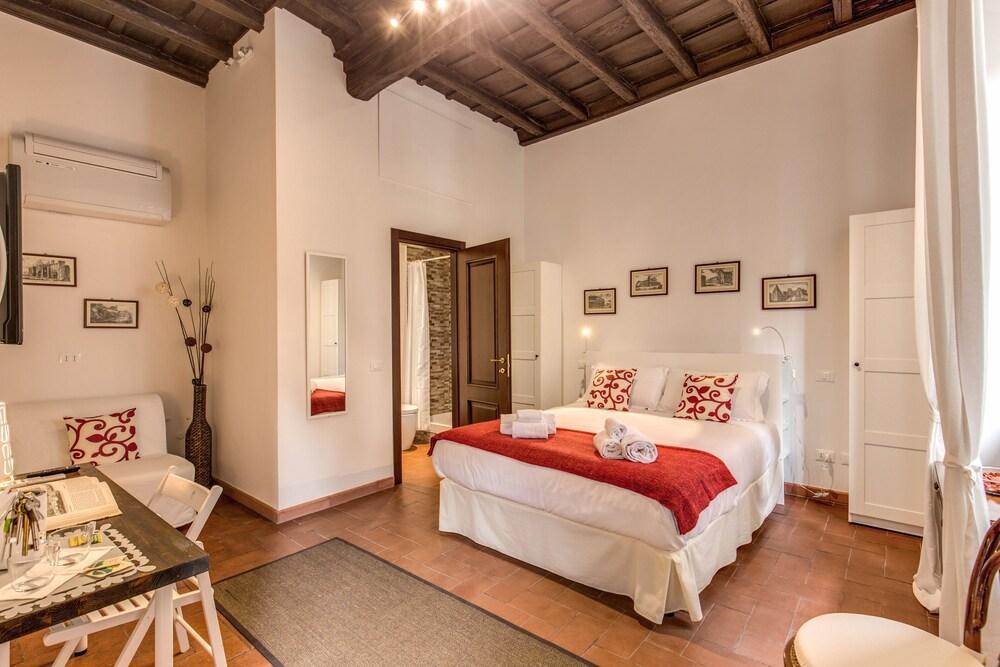 Piccolo Trevi Suites Room Type - Triple Room