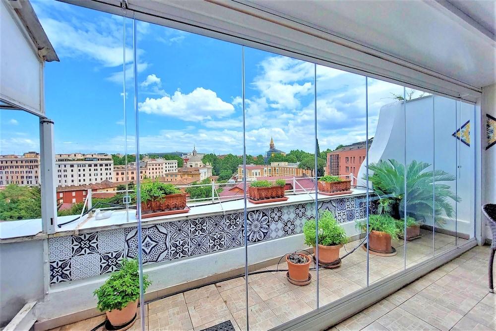 Bellezza al Colosseo B&B and Apartments Room Type - Apartment, 3 Bedrooms, Terrace (Via San Giovanni In Laterano 250)