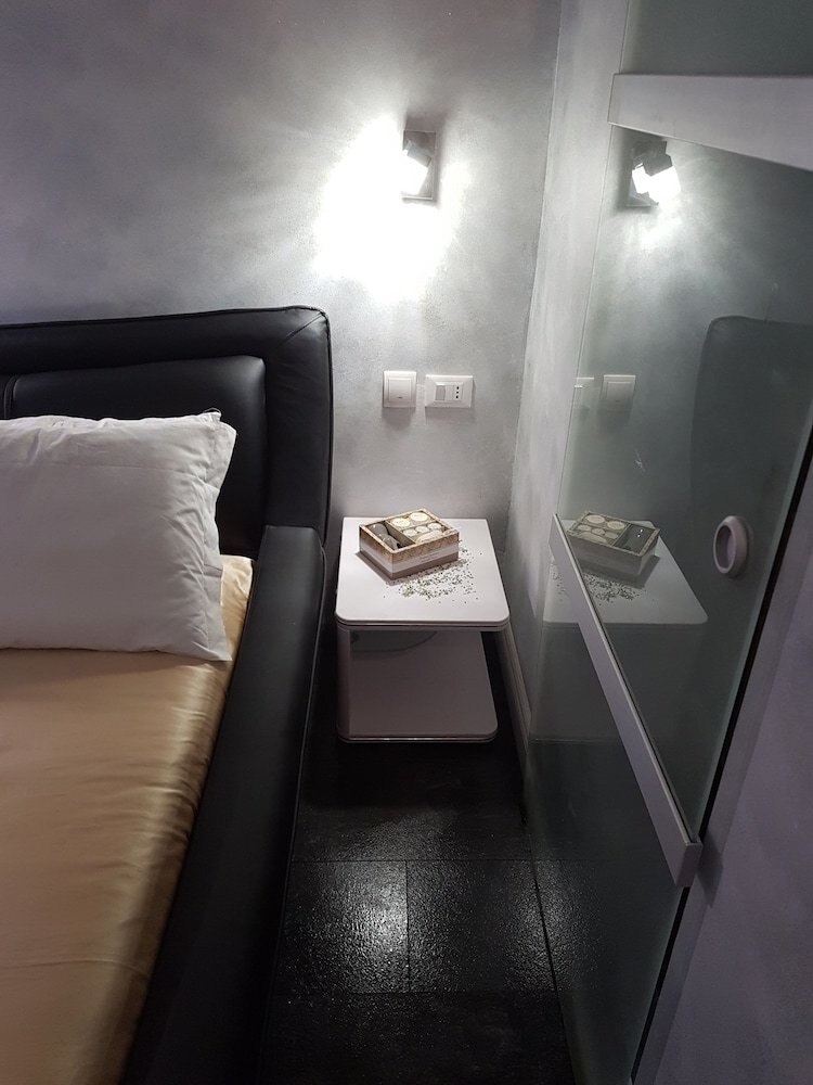 Glamour Spanish Steps Room Type - Deluxe Double Room (1)