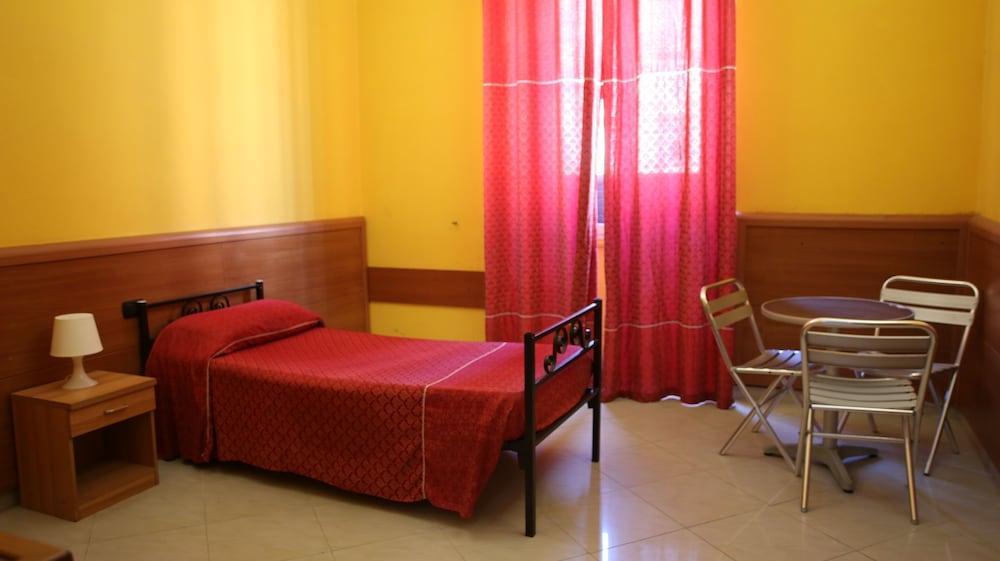 Hotel Beauty Room Type - Single Room, Shared Bathroom