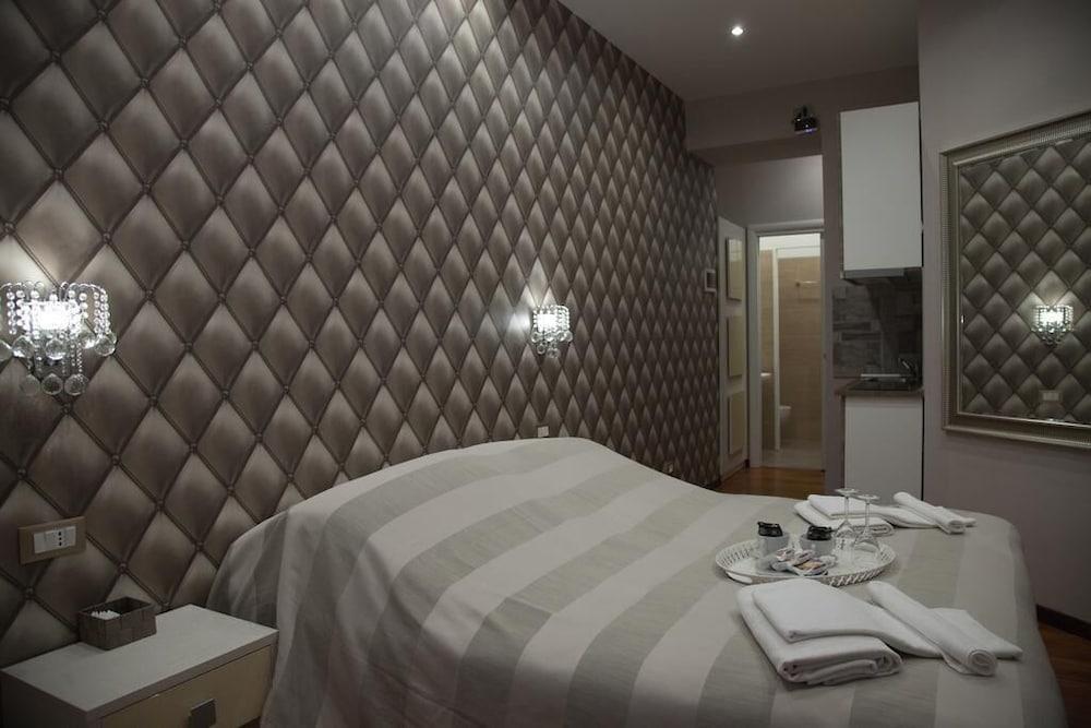Maison Imperiale Room Type - Studio (Coliseum view) Maison Imperiale Room Type - Studio (Coliseum view)