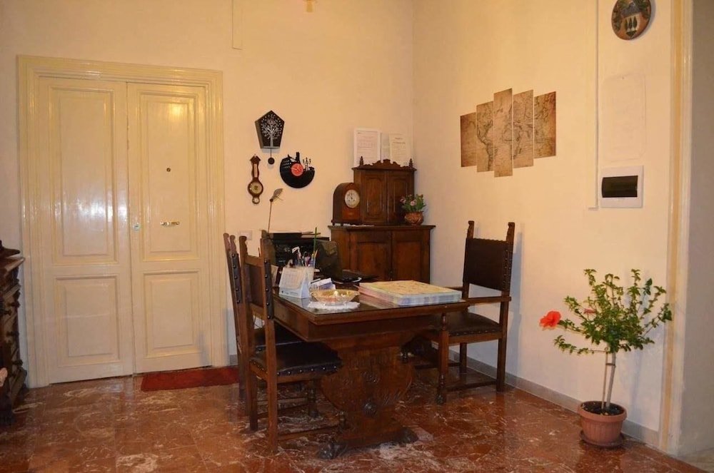 B&B Rome Charming House - Tap to explore photos