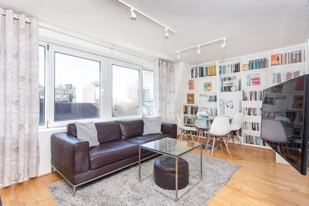 Oxford Street & Soho Modern 2 Bed Apt - Tap to explore photos