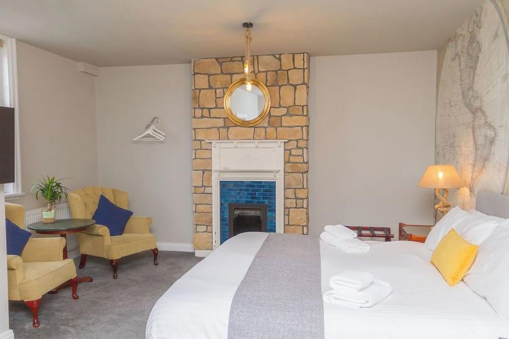 The Captain Cook Hotel Room Type - Deluxe Room, Ensuite