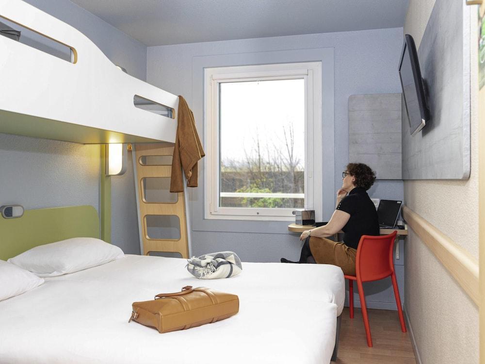 ibis budget Paris Porte de Vanves Room Type - Standard Queen Room with Bunk Bed ibis budget Paris Porte de Vanves Room Type - Standard Queen Room with Bunk Bed