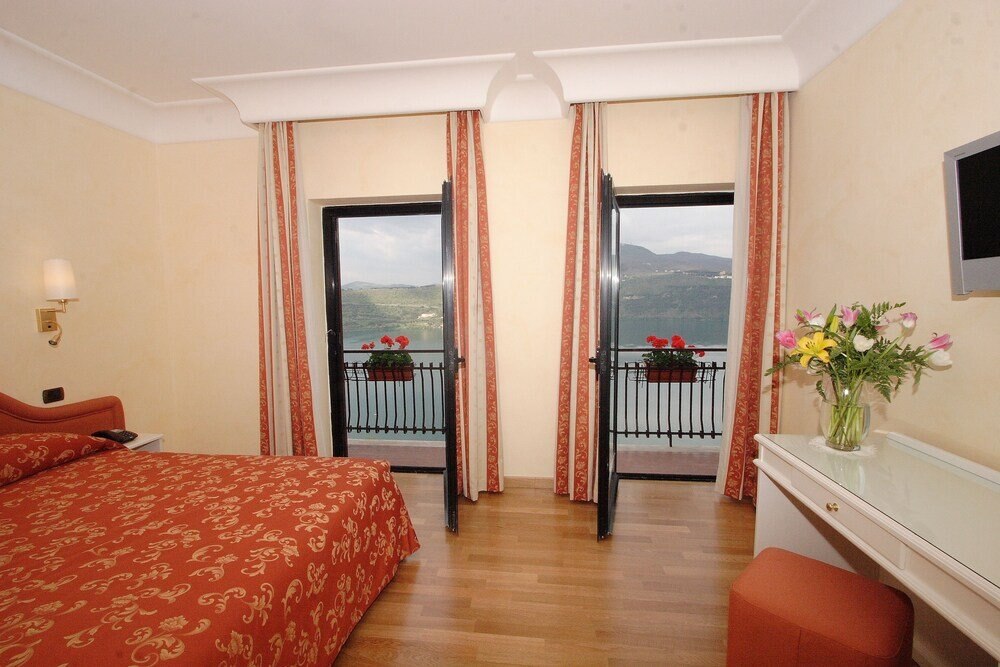 Hotel Castelgandolfo - Tap to explore photos