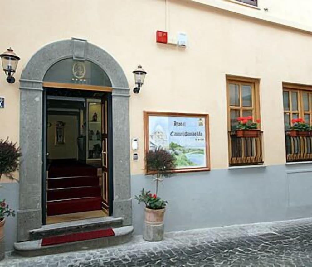 Main gallery