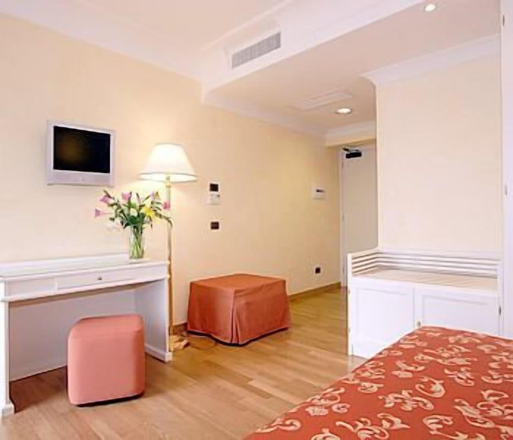 Hotel Castelgandolfo Room Type - Double Room, City View