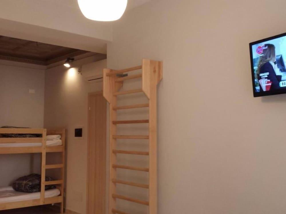 Roma Art Rooms Room Type - Family Room