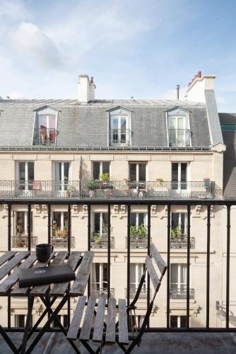 Hotel Saint Louis Pigalle - Tap to explore photos