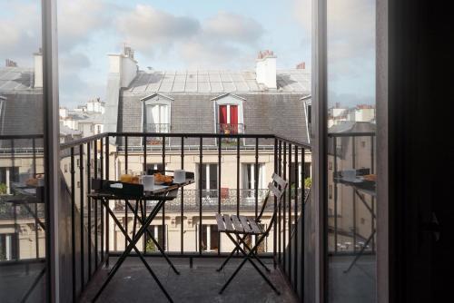 Hotel Avama Montmartre - Tap to explore photos