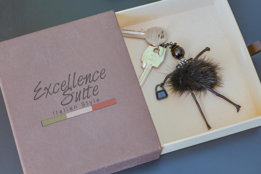 Excellence Suite - Tap to explore photos