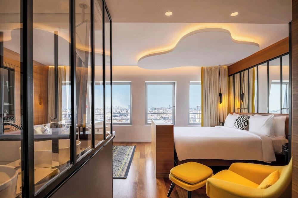 Renaissance Paris Republique Hotel by Marriott Room Type - Skyline Suite, 1 King Bed