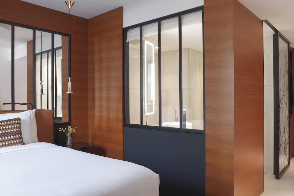 Renaissance Paris Republique Hotel by Marriott Room Type - Paris Style Room, 1 Queen Bed