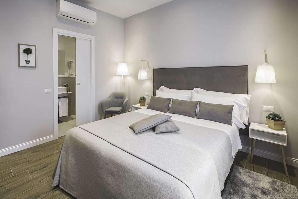 Colonna Luxury Suites Room Type - Deluxe Room