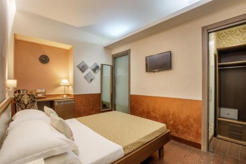 Corso Grand Suite Room Type - Small Double Room