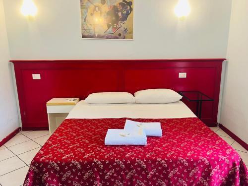 Fanti Rooms - Tap to explore photos