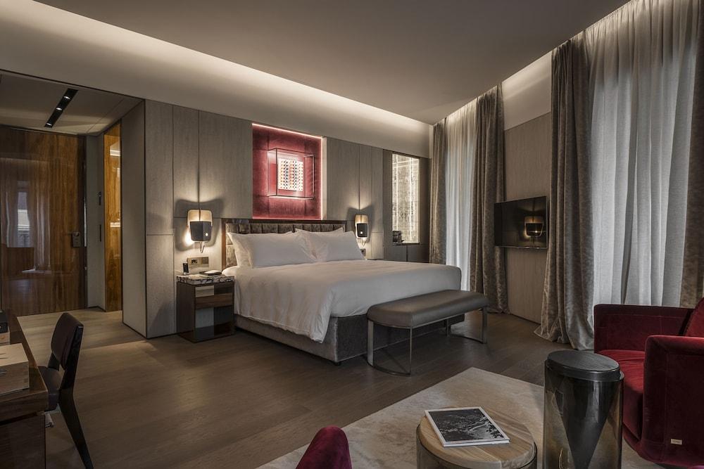 Fendi Private Suites Room Type - Deluxe Suite 3