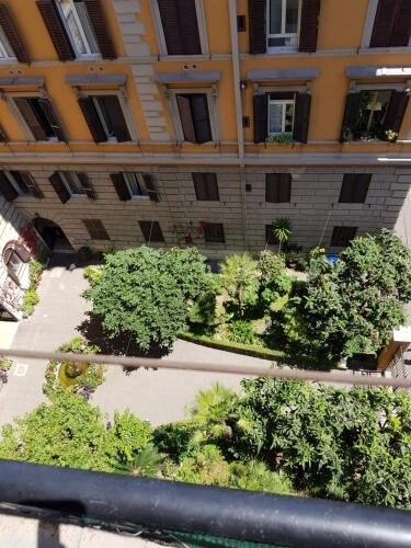 Guest House Hello Roma - Tap to explore photos