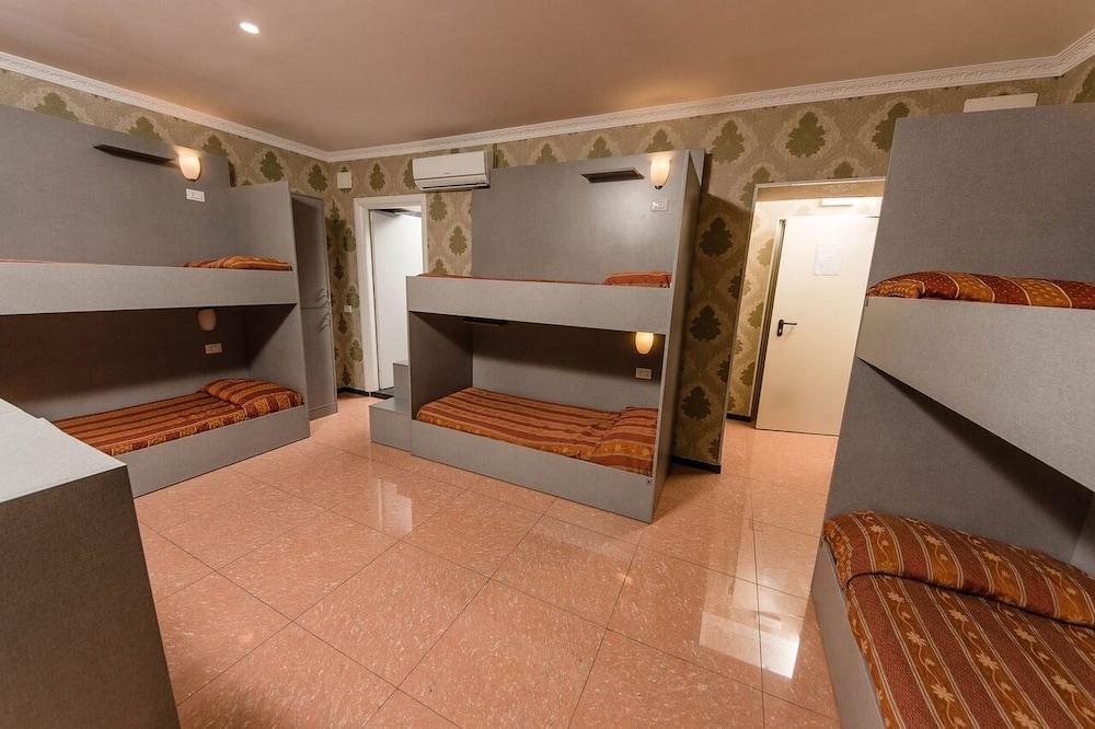 Hostel Beautiful Room Type - Bed in 6-Bed Dormitory Room - 3 bunk beds (6 single beds) Hostel Beautiful Room Type - Bed in 6-Bed Dormitory Room - 3 bunk beds (6 single beds)