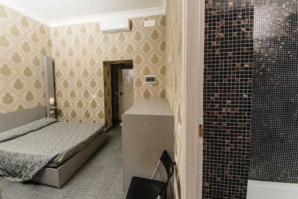 Hostel Beautiful Room Type - Standard Double Room, Ensuite