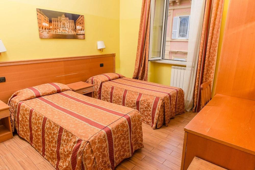 Hostel Beautiful Room Type - Triple Room, Ensuite Hostel Beautiful Room Type - Triple Room, Ensuite