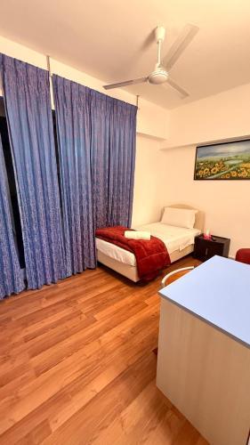 HostelRoma Room Type - Deluxe Single Room with Balcony