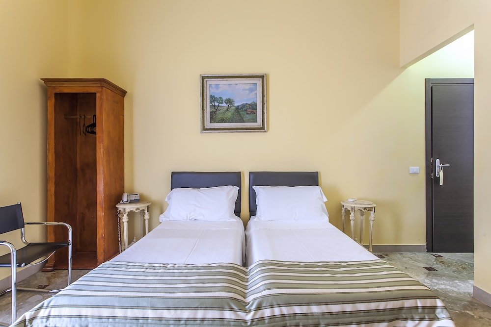 Hotel Regina Giovanna - Tap to explore photos