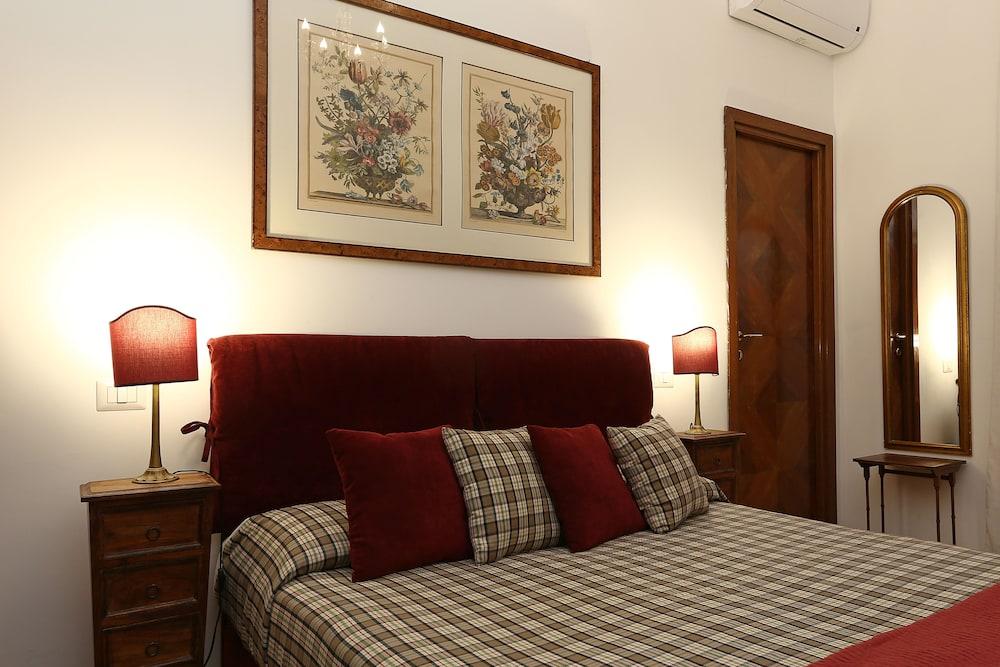 Houspitality Caesar B&B - Tap to explore photos