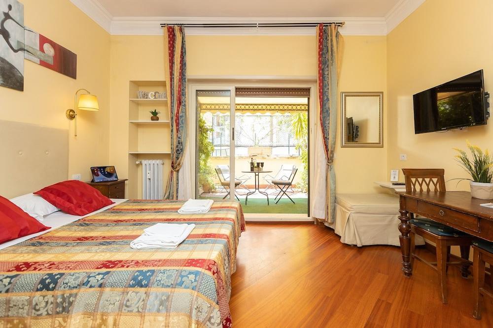 InternoUno Deluxe Room Type - Deluxe Room