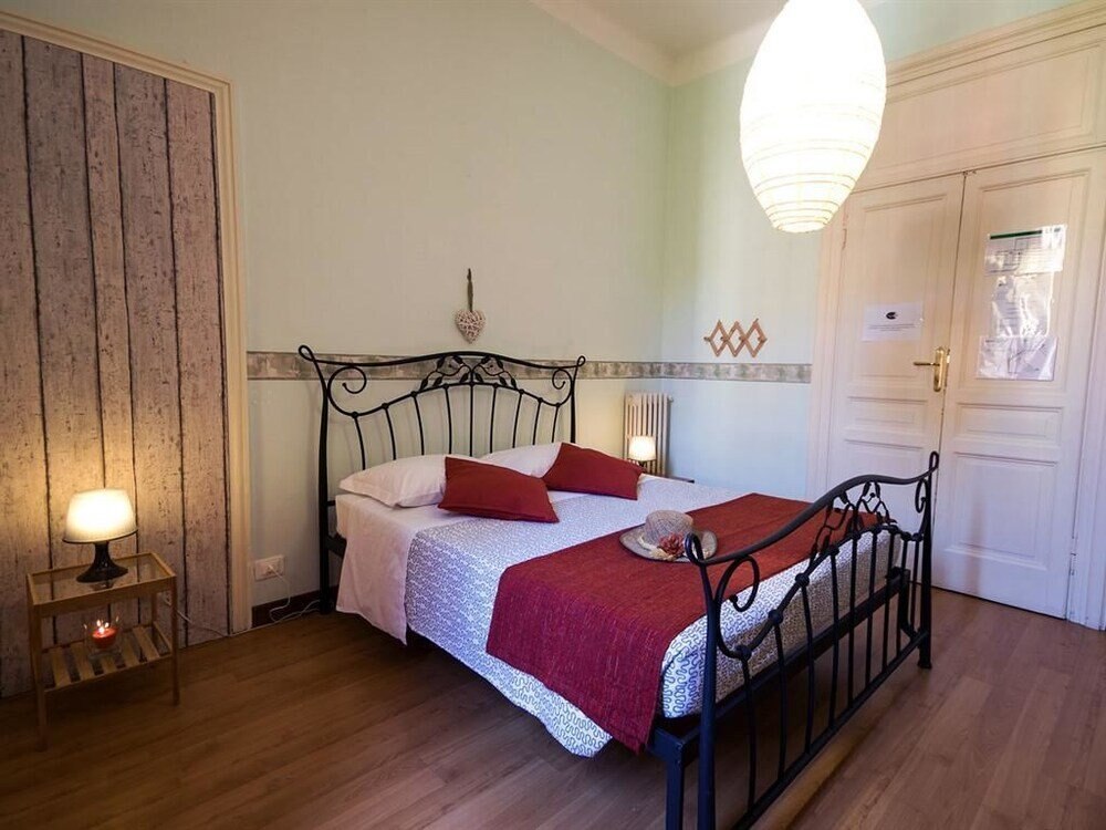 La Dolce Vita Guesthouse - Tap to explore photos