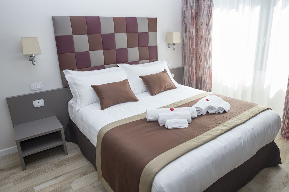 Leonardo Da Vinci Guest House Room Type - Deluxe Double Room, 1 Queen Bed