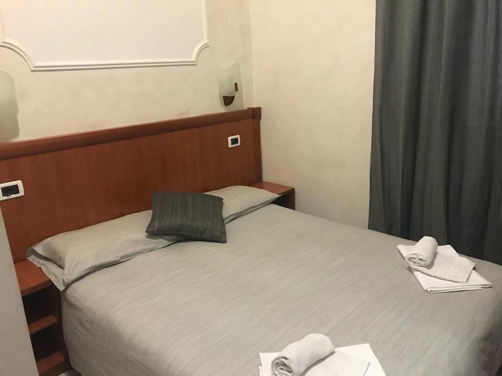 Les Artes Room Type - Double Room