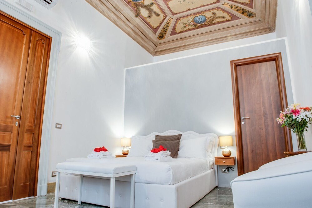 Lh Royal Suites Room Type - Deluxe Double Room