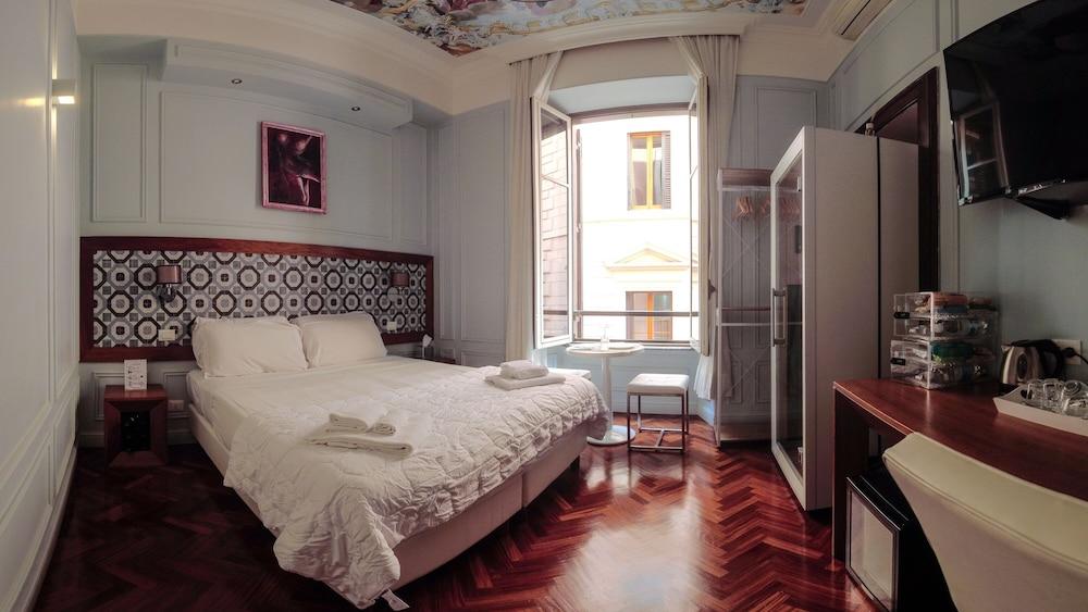 Navona Central Suites Room Type - Senior Studio Suite