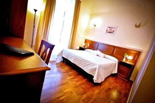 Relais Cavour - Tap to explore photos