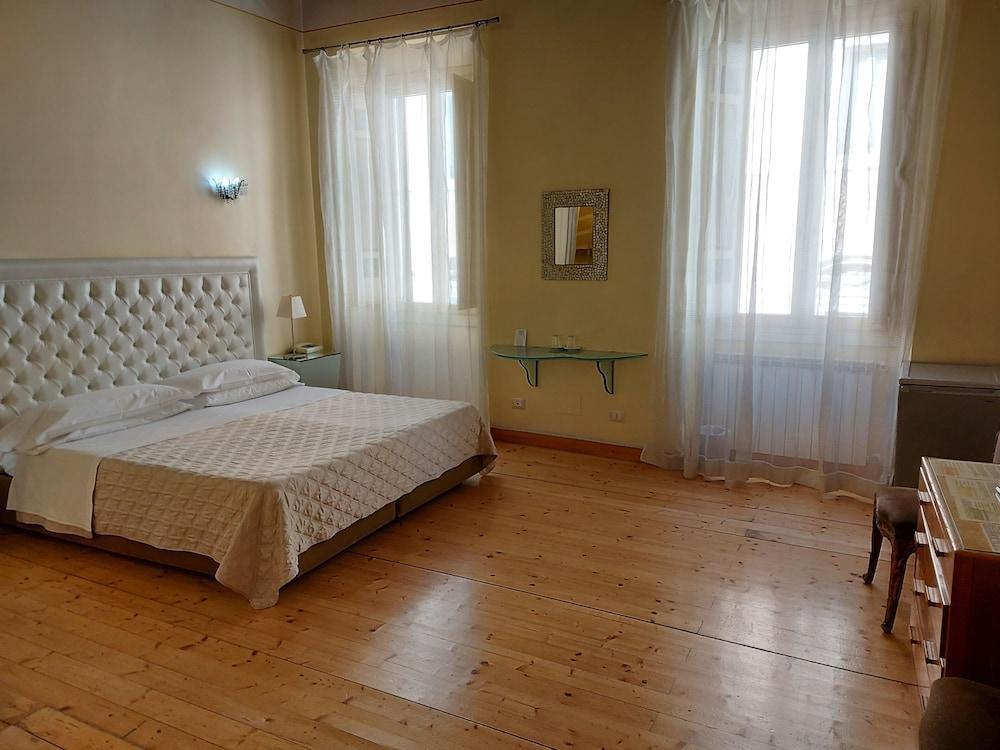 Residenza al Corso - Tap to explore photos