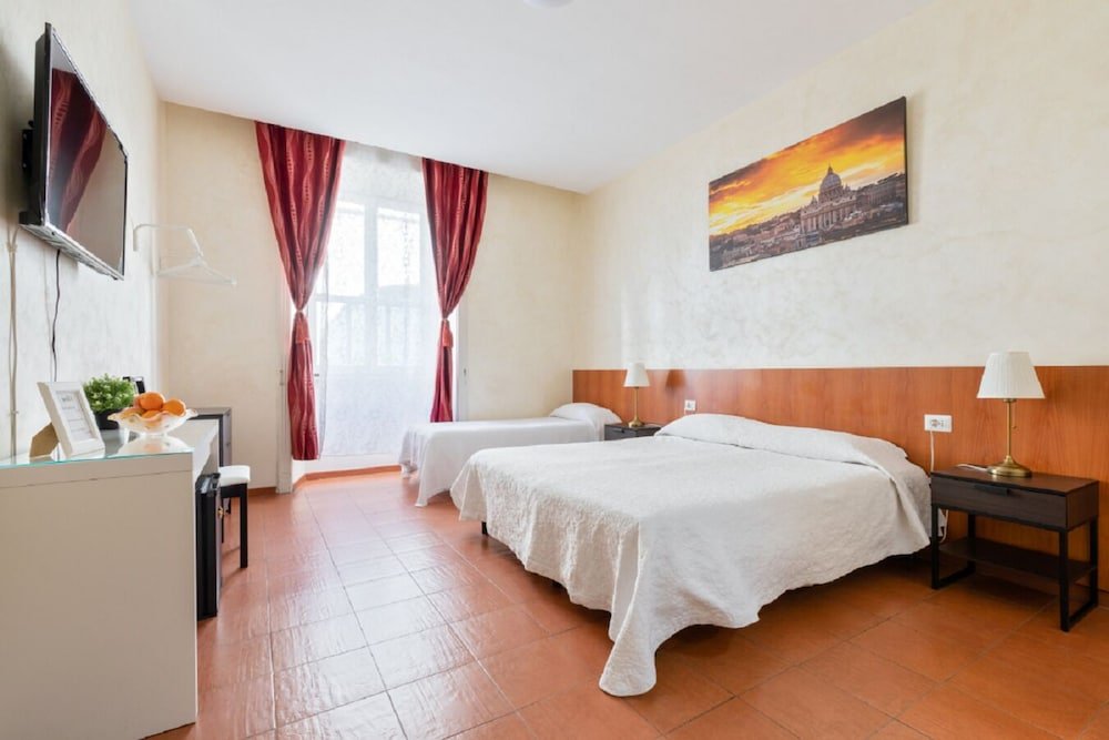 Roma Enrico Guesthouse Room Type - Comfort Triple Room