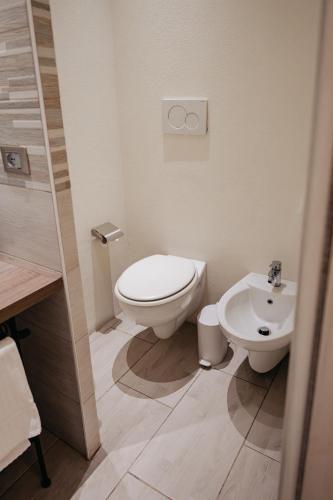 Room 230 Roma Luxury Suites - Tap to explore photos