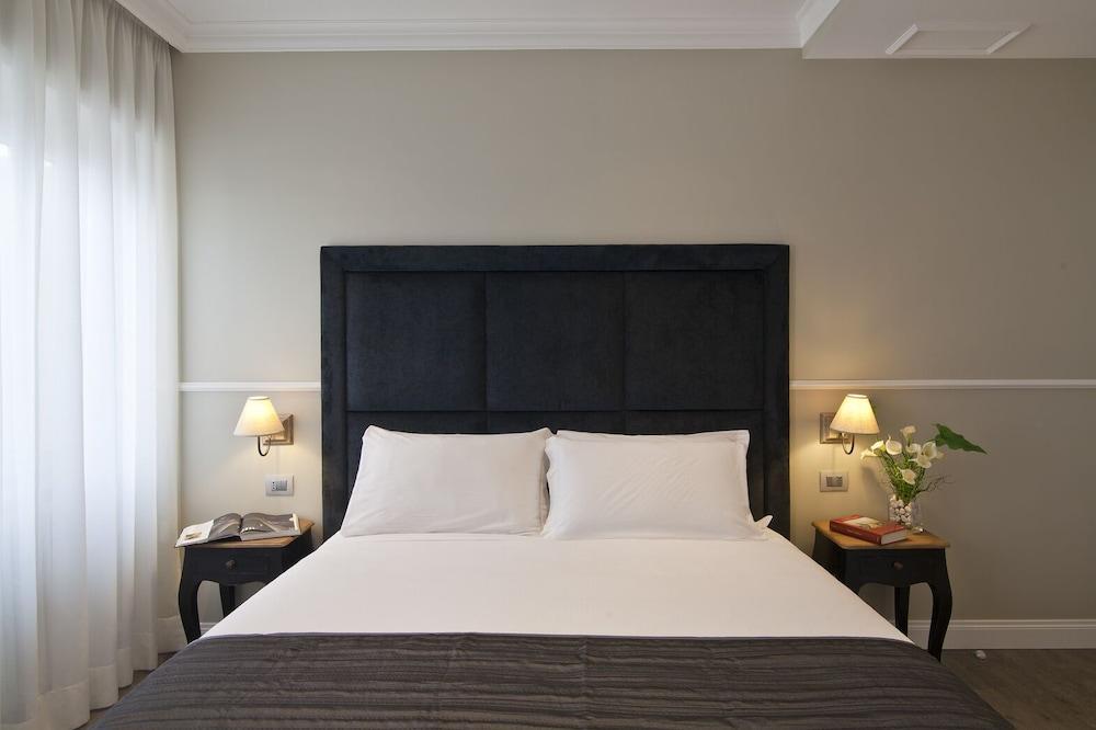 Seven Suites Room Type - Standard Room