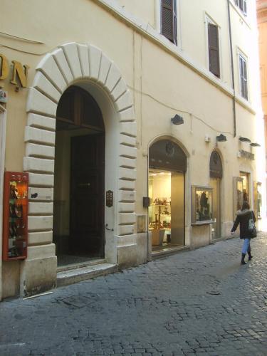 Suites Rome - Tap to explore photos