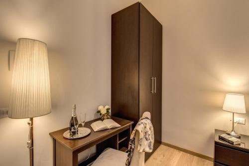 Sweet Stay In Rome - Tap to explore photos