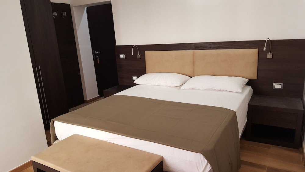 Una Finestra su Monti Room Type - Double room with Private external bathroom Una Finestra su Monti Room Type - Double room with Private external bathroom