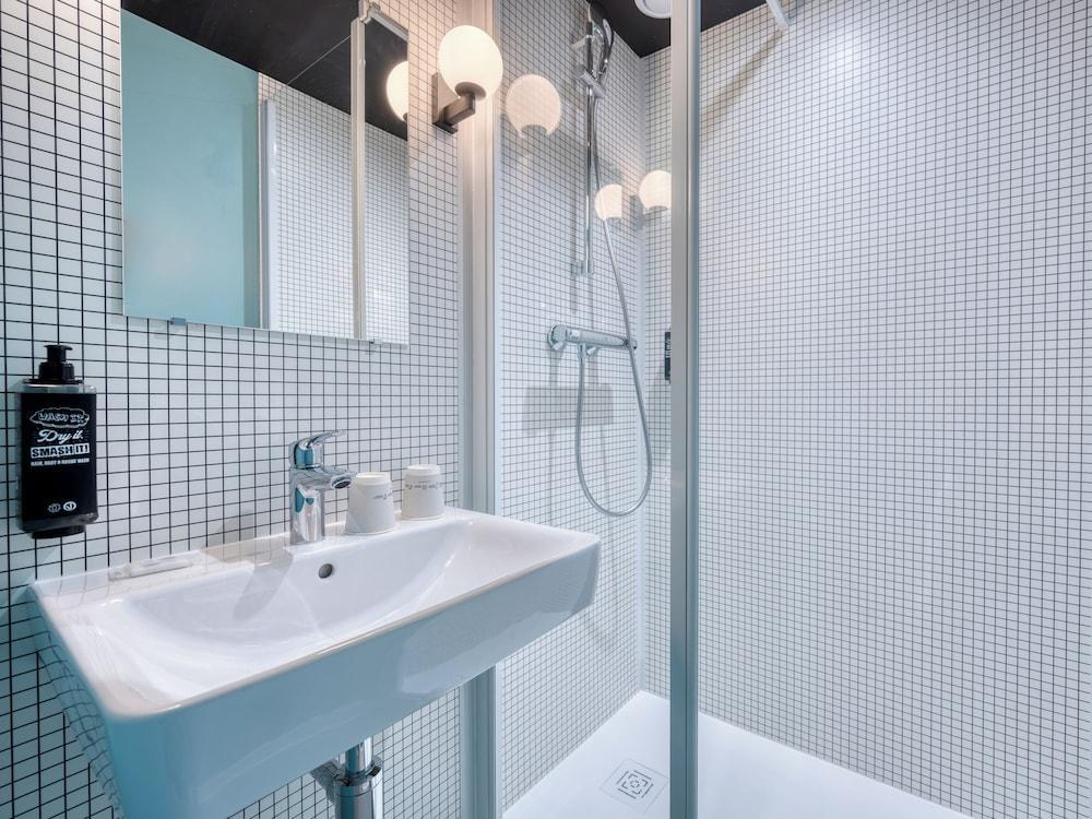 ibis budget Orly Chevilly Tram 7 - Tap to explore photos