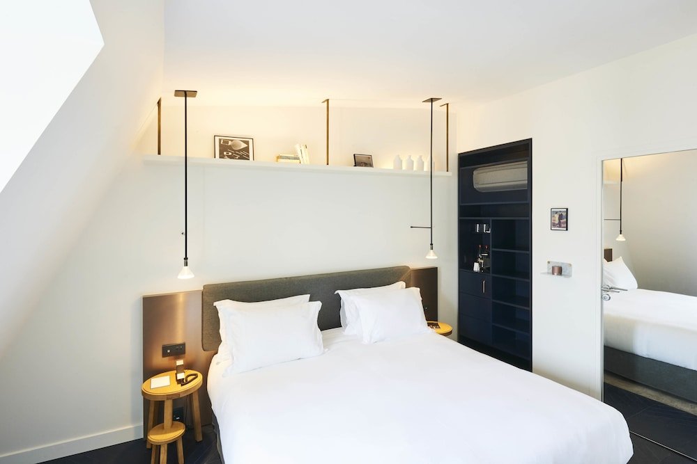 Perpetual Élysée Montaigne Room Type - Deluxe Double Room, Executive Level Perpetual Élysée Montaigne Room Type - Deluxe Double Room, Executive Level